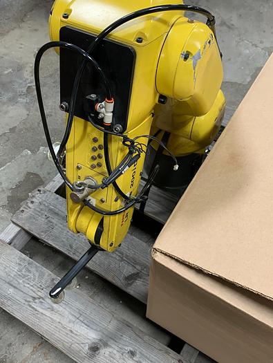 Used FANUC LR MATE 200iD 6 AXIS CNC ROBOT WITH R30iB MATE CONTROLLER