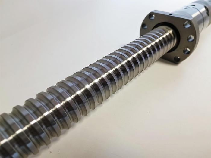 Geschliffener Präzisions Kugelgewindetrieb, D40 mm, 1415 mm, KSK, neu