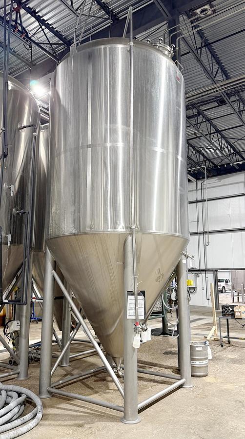 Used Used 4000 Gallon Jacketed Tank, 304 Stainless Steel