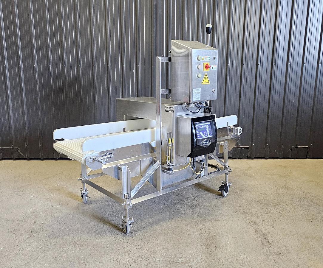 Used TCL Auction - Maple Leaf Foods - Ontario - Lot 143 - metal detector
