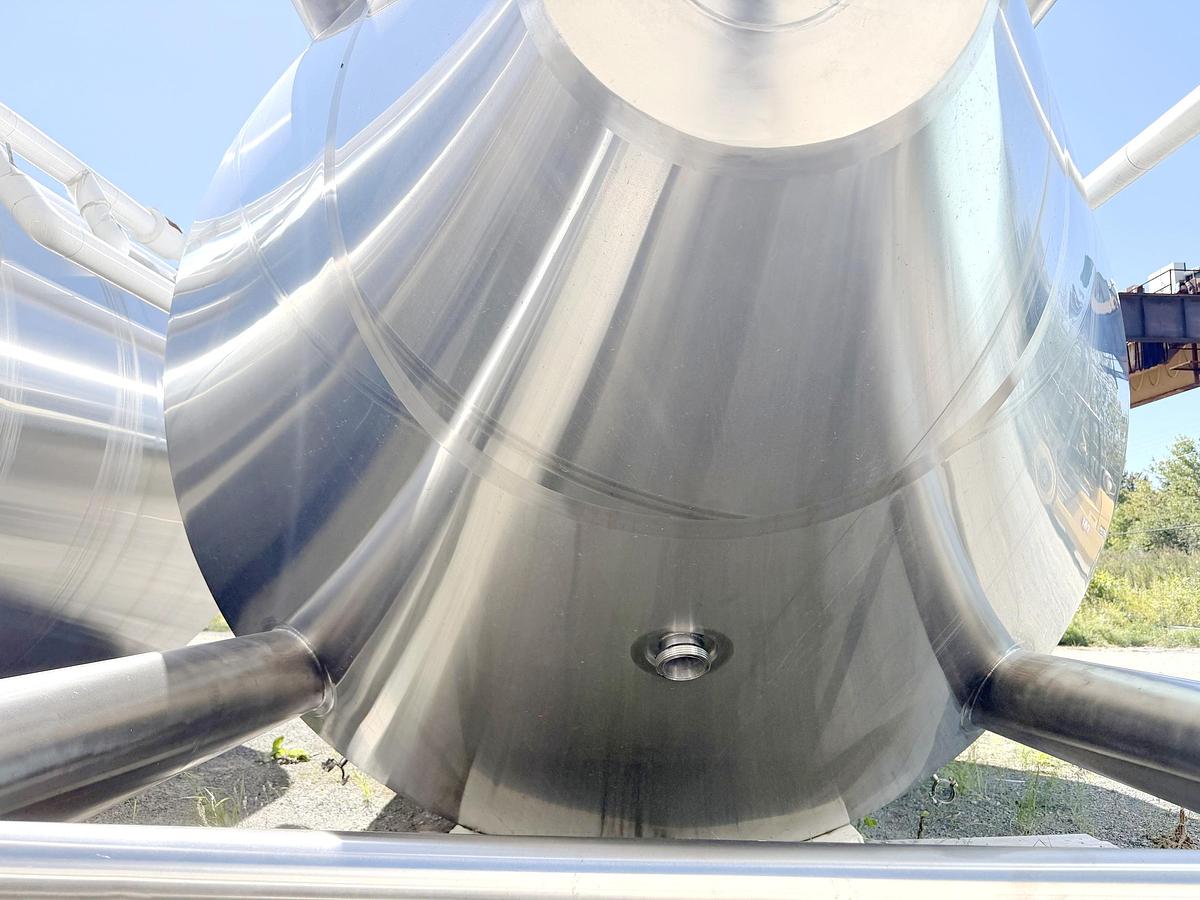 Used Used 5580 Gallon Jacketed Tank, 304 Stainless Steel