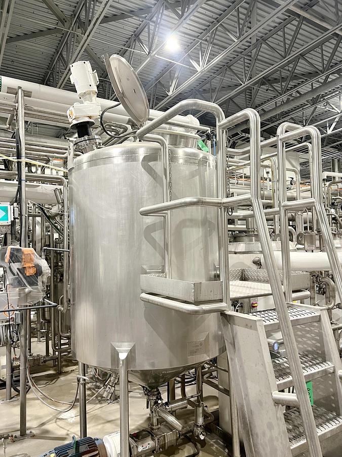 Used Used 600 Gallon Tank, 316L Stainless Steel, With Mixer 