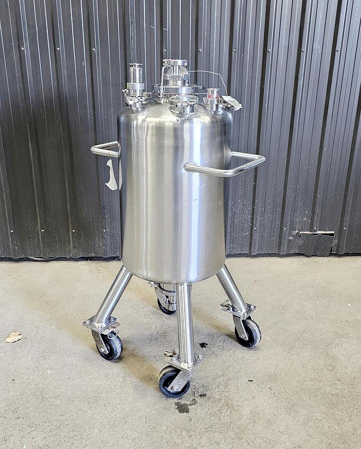 Used Heritage Global Auctions (Hagerstown MD) Lot 659 - Tank