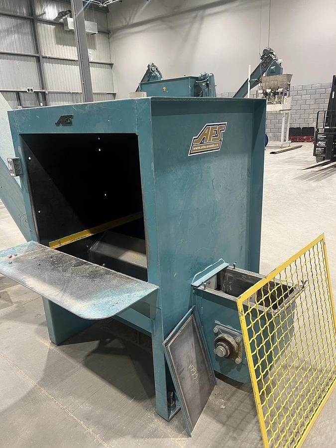 Used Used AFS Ribbon/Paddle Blender, 100 Cubic Feet, With Infeed & Outfeed Drag Conveyors