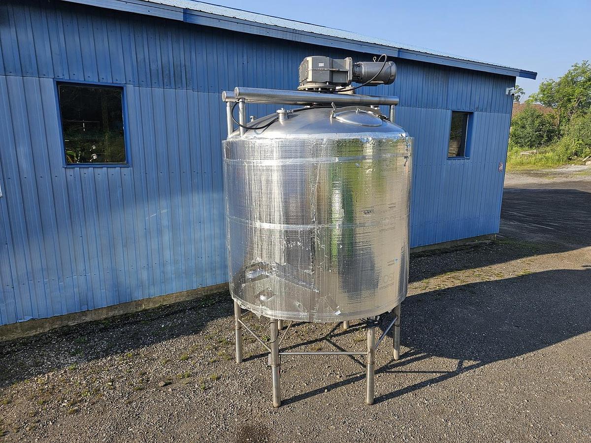 Used Used 1750 Gallon Tank, 304 Stainless Steel, With Sweep Agitation, Electrically Heated