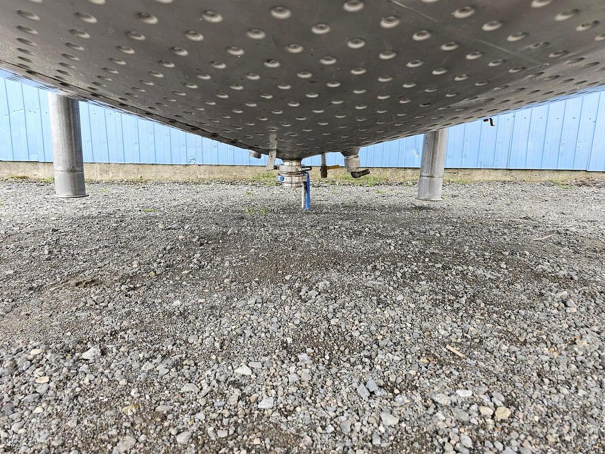 Used Used 7925 Gallon Jacketed Tank, 304 Stainless Steel, With Mixer