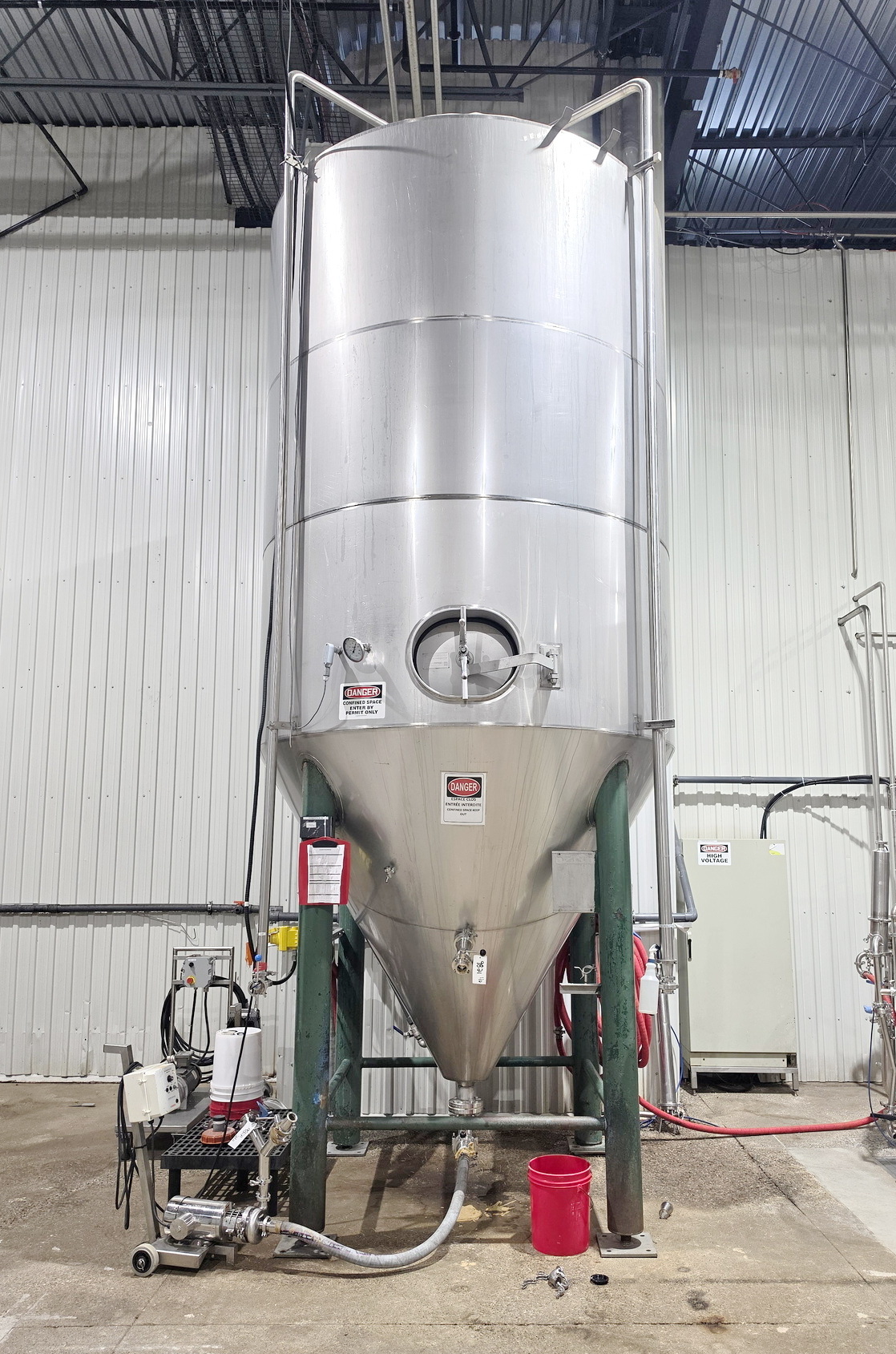 Used Used 4500 Gallon Jacketed Tank, 304 Stainless Steel