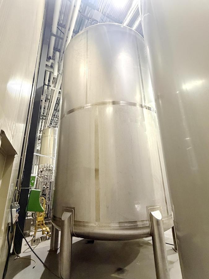 Used Used 13,208 Gallon Tank, 304 Stainless Steel