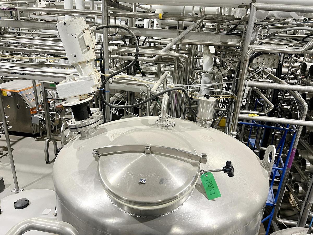 Used Used 600 Gallon Tank, 316L Stainless Steel, With Mixer