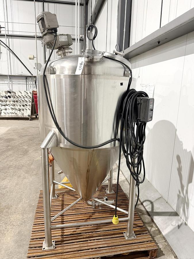 Used Used 166 Gallon Jacketed Tank (Reactor), 304 Stainless Steel, With Mixer