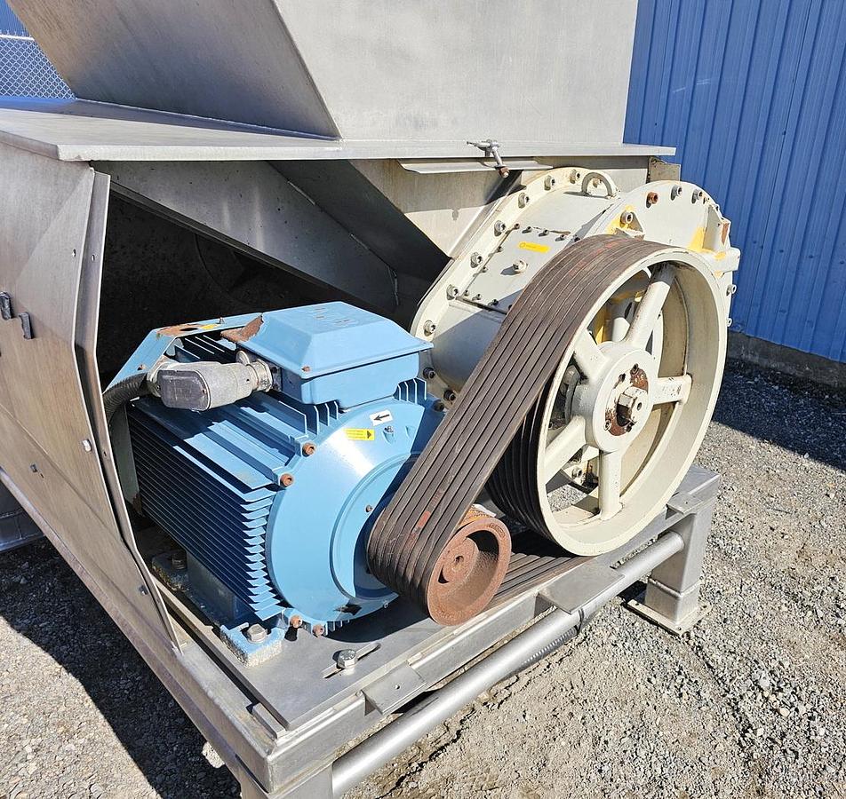 Used Used Super Titan Grinder, 100 HP