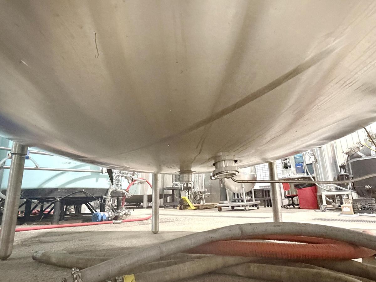 Used Used 5500 Gallon Jacketed Tank, 304 Stainless Steel, With Mixer