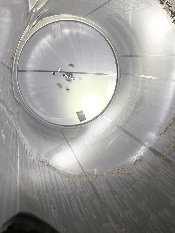 Used Used 5000 Gallon Tank, 304 Stainless Steel, With Heat Exchanger & Pump