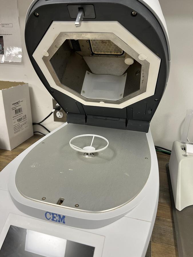 Used Used CEM Moisture, Solids & Fat Analyzer, Models Smart 6 & Oracle MQC