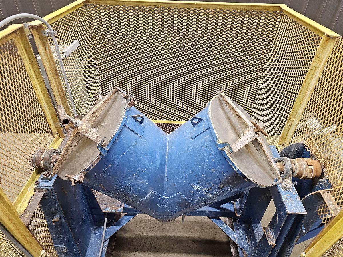 Used Levy Recovery Group Michigan - lot 134 - Patterson Kelley V blender