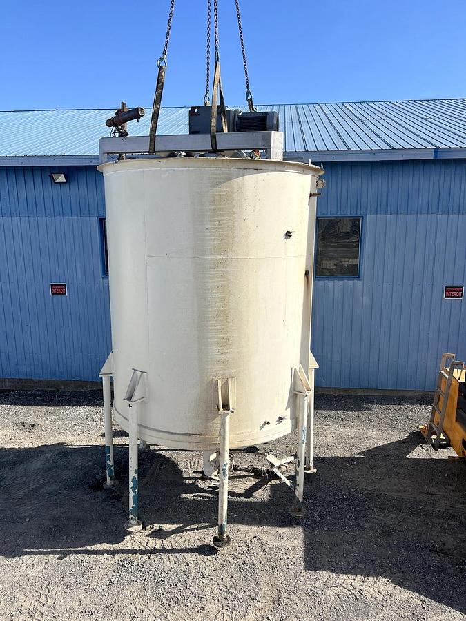 Used Used 4000 Gallon Tank, Carbon Steel, With Sweeper Mixer