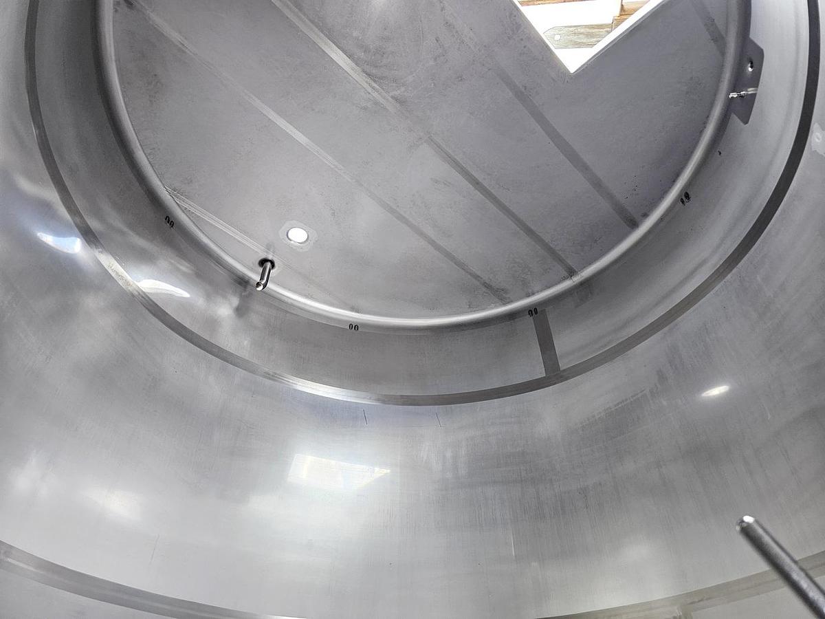 Used Used 5280 Gallon Tank, 304 Stainless Steel