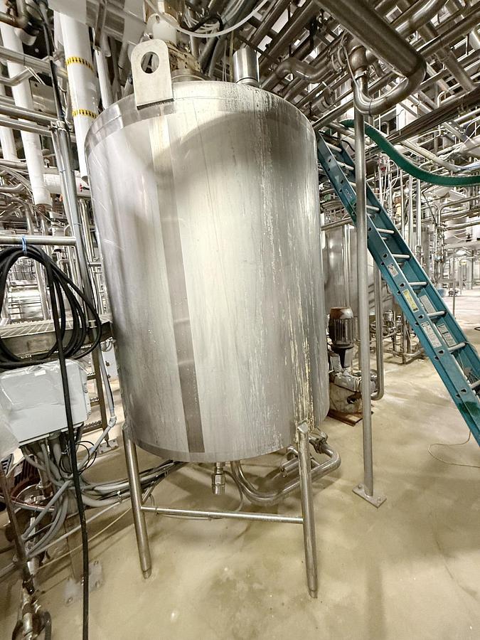 Used Used 600 Gallon Tank, 316L Stainless Steel, With Mixer