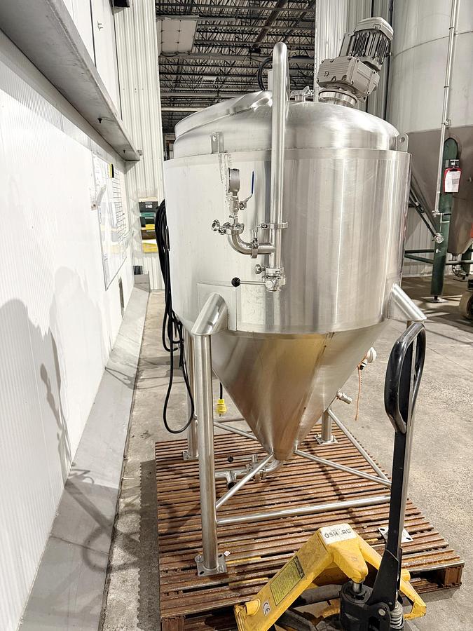 Used Used 166 Gallon Jacketed Tank (Reactor), 304 Stainless Steel, With Mixer