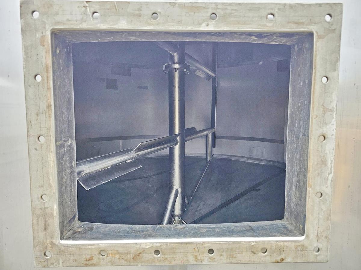 Used Used 7925 Gallon Jacketed Tank, 304 Stainless Steel, With Mixer