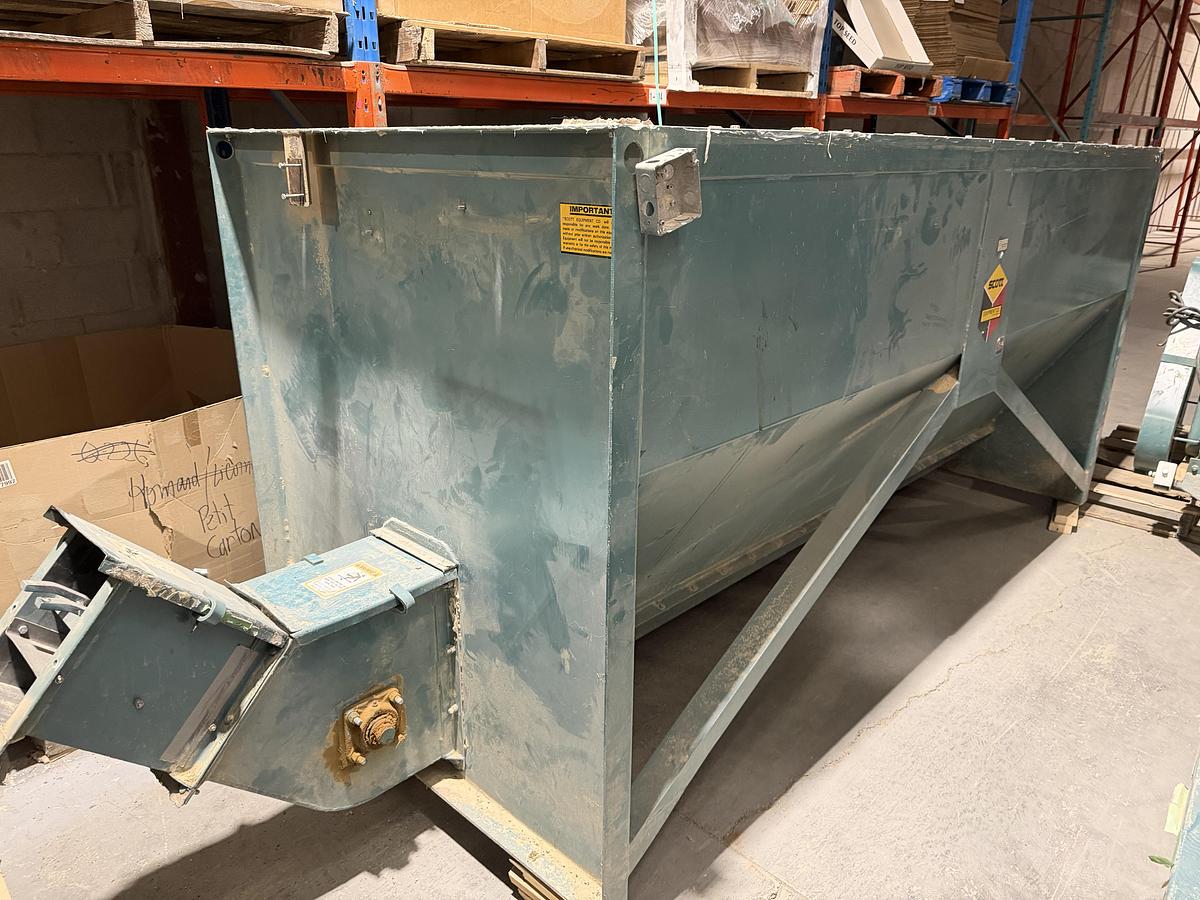 Used Used Scott Ribbon/Paddle Blender, 100 Cubic Feet, With Infeed & Outfeed Drag Conveyors