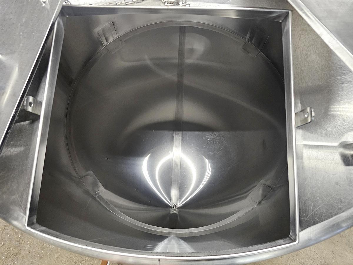 Used Used 1100 Gallon, Stainless Steel Tank