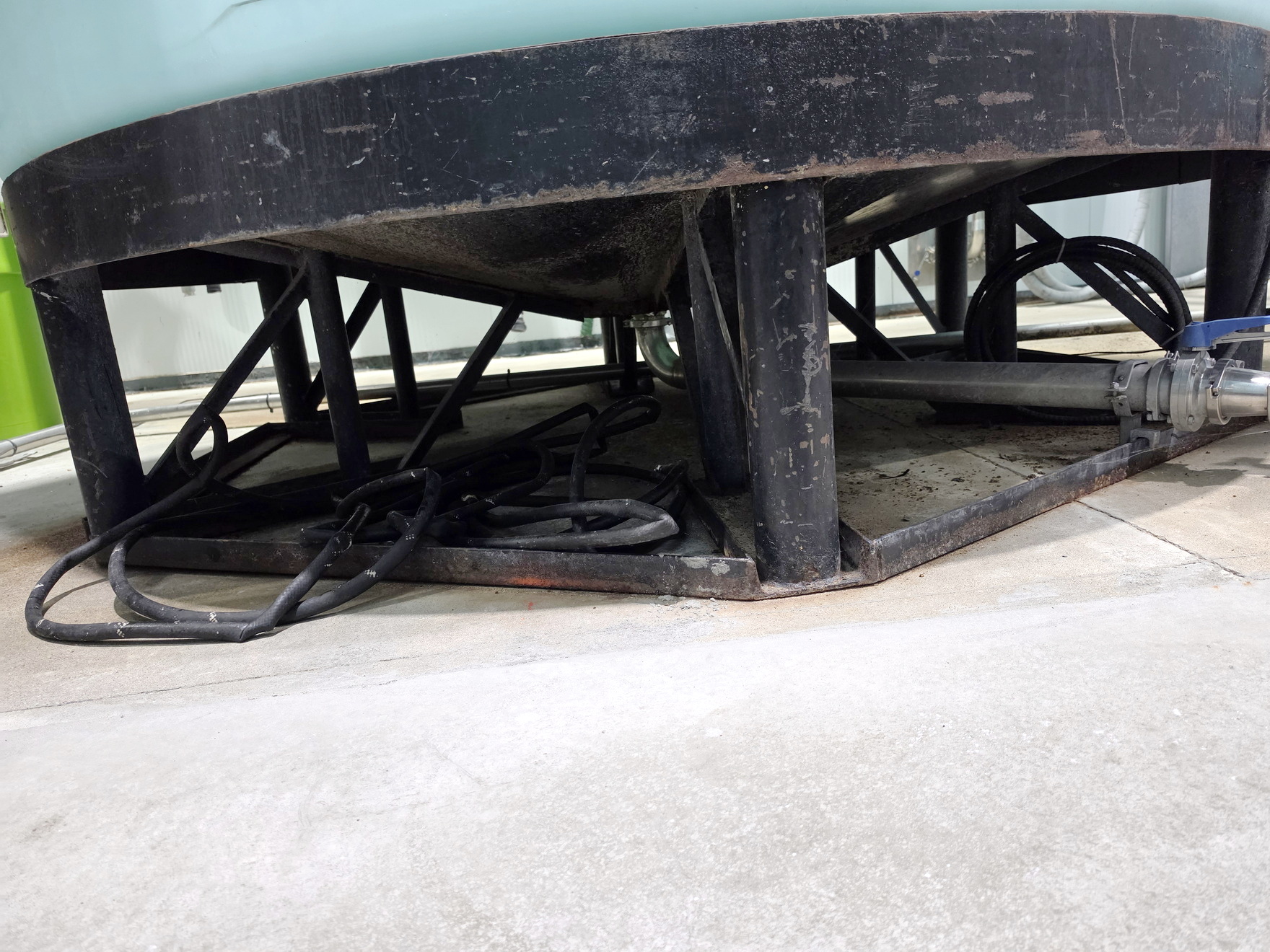 Used Used 6000 Gallon Tank, Reinforced Polypropylene