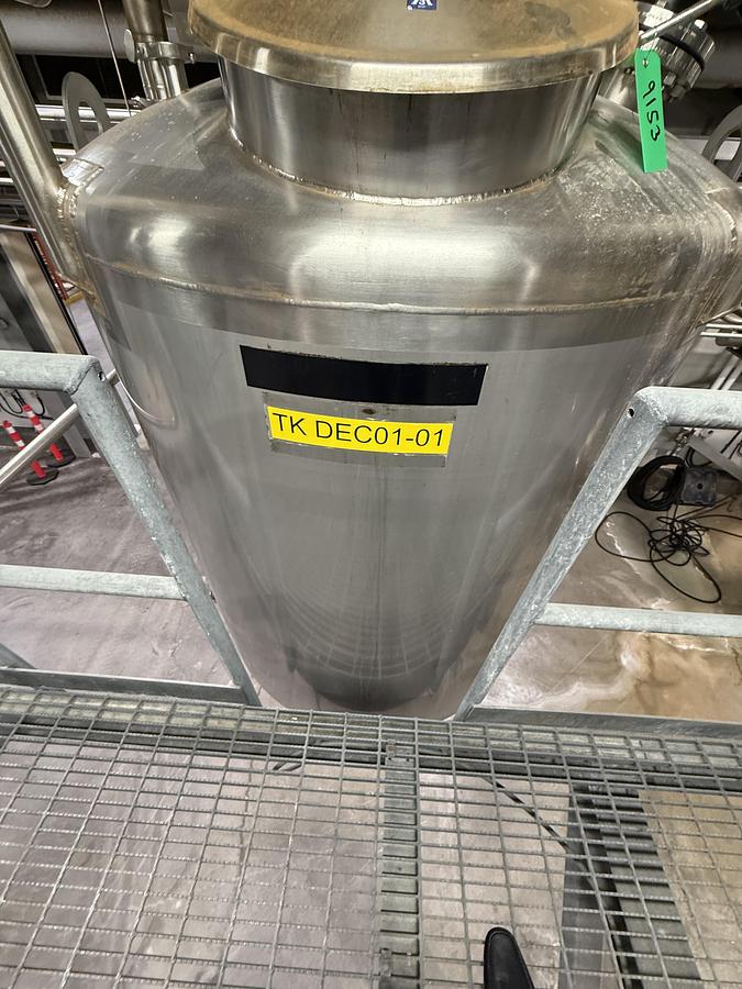 Used Used 600 Gallon Tank, 316L Stainless Steel, With Mixer
