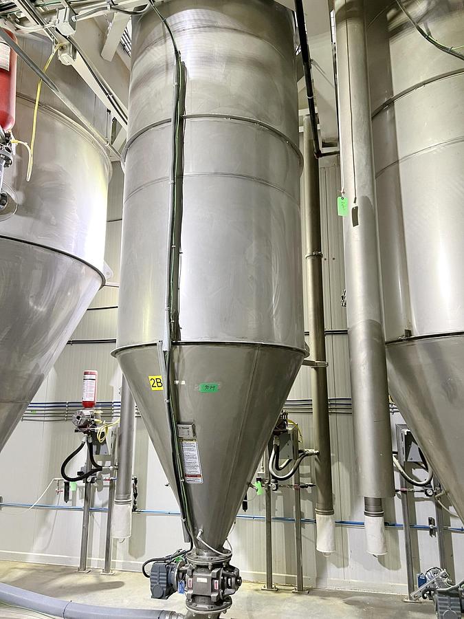 Used Used 1877 Gallon Tank (250.9 Cu.Ft. Silo), 304L Stainless Steel