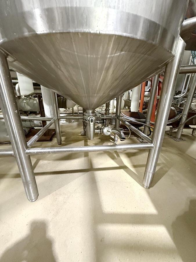 Used Used 300 Gallon Tank, 316L Stainless Steel, With Mixer