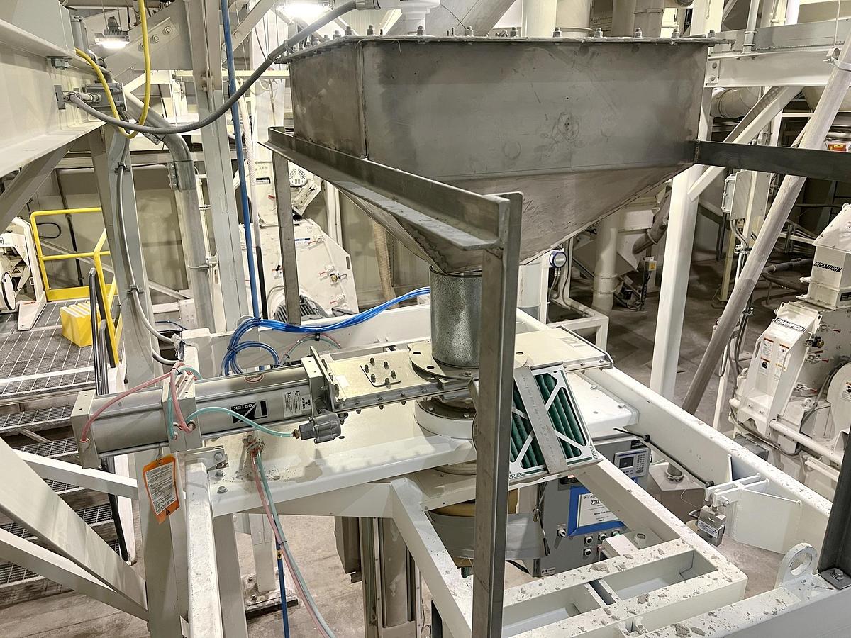 Used Used Magnum Systems IBC-3000 Bulk Bag Filling Station