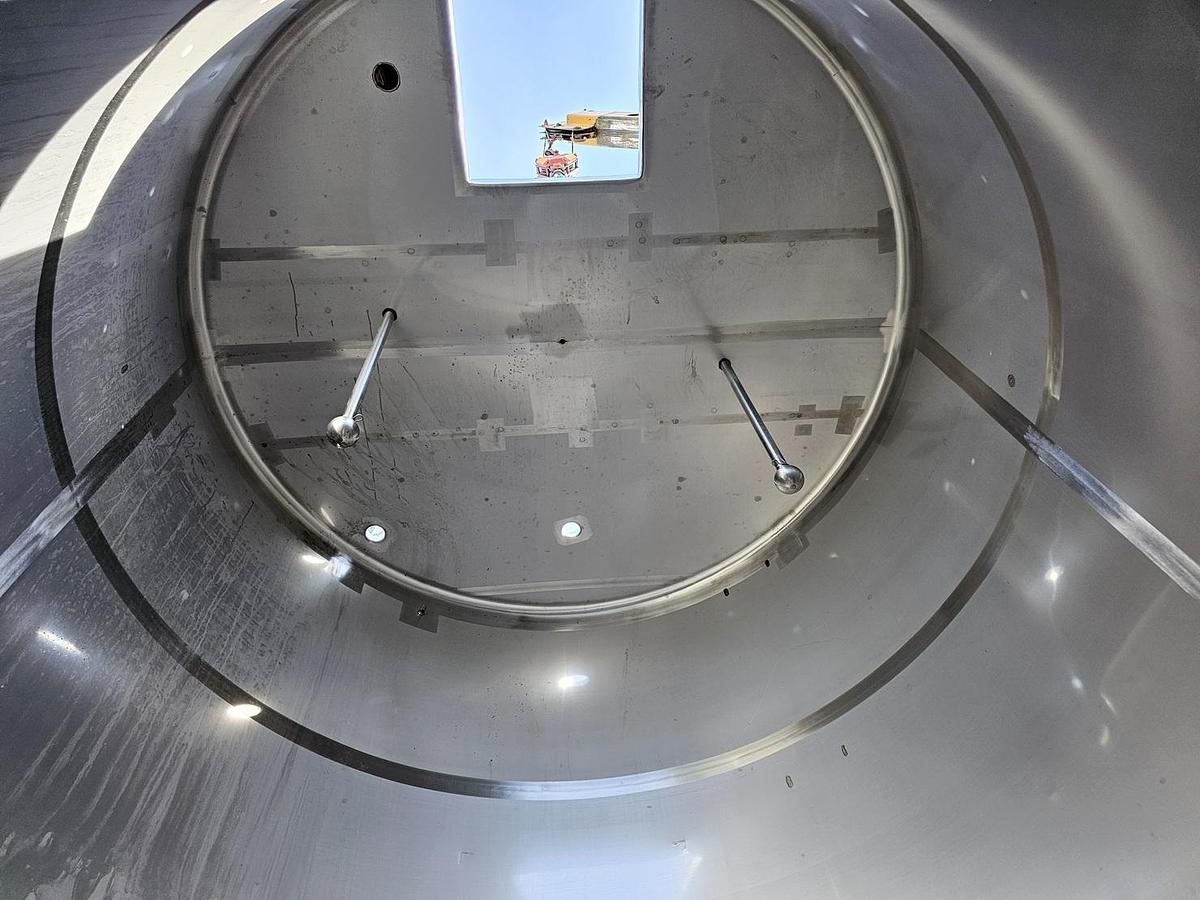 Used Used 5280 Gallon Jacketed Tank, 304 Stainless Steel