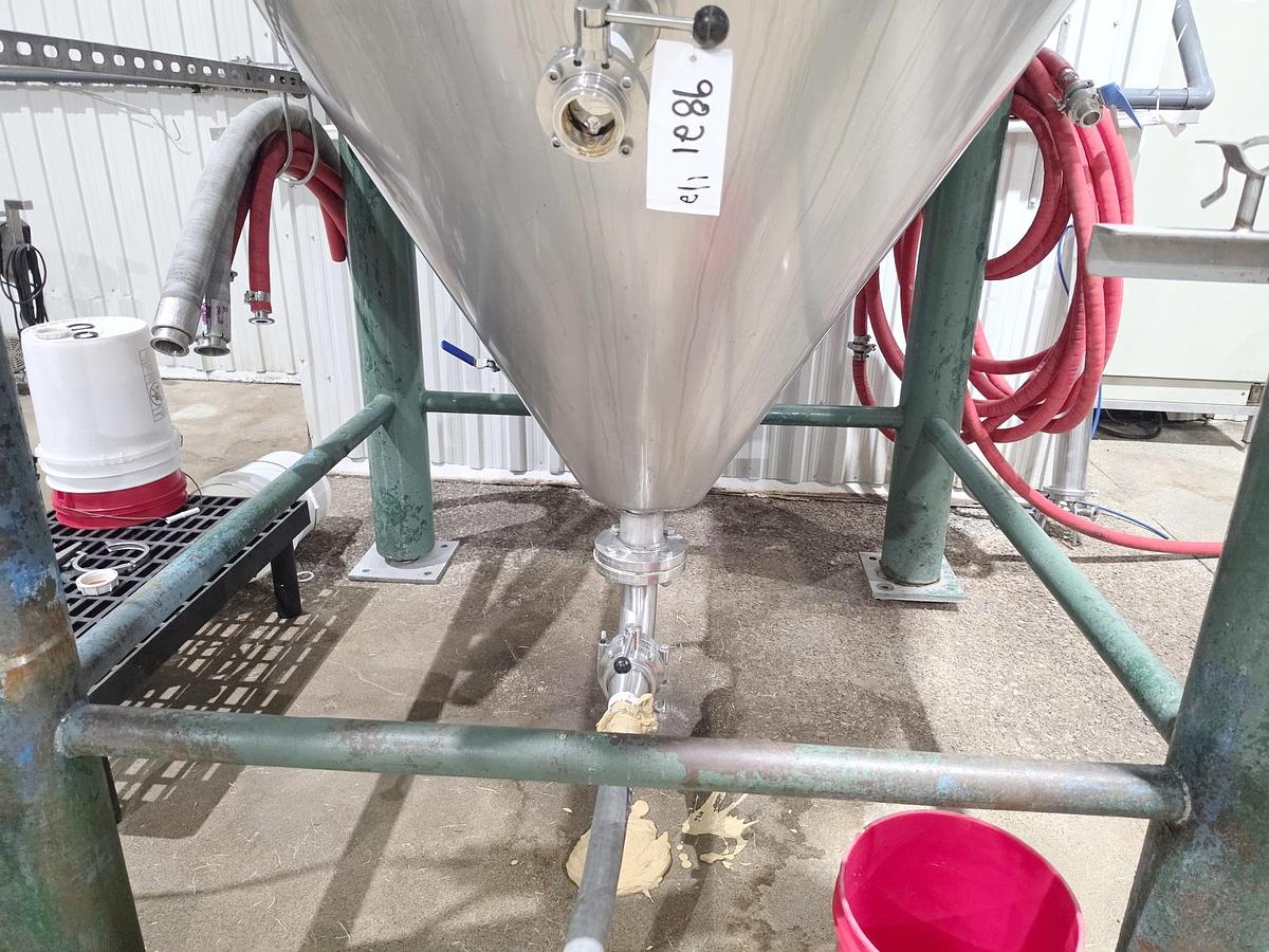 Used Used 4500 Gallon Jacketed Tank, 304 Stainless Steel