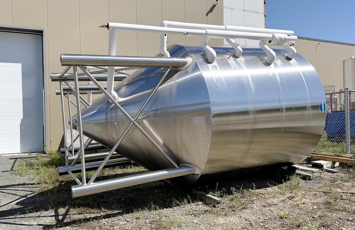 Used Used 4966 Gallon Jacketed Tank, 304L Stainless Steel