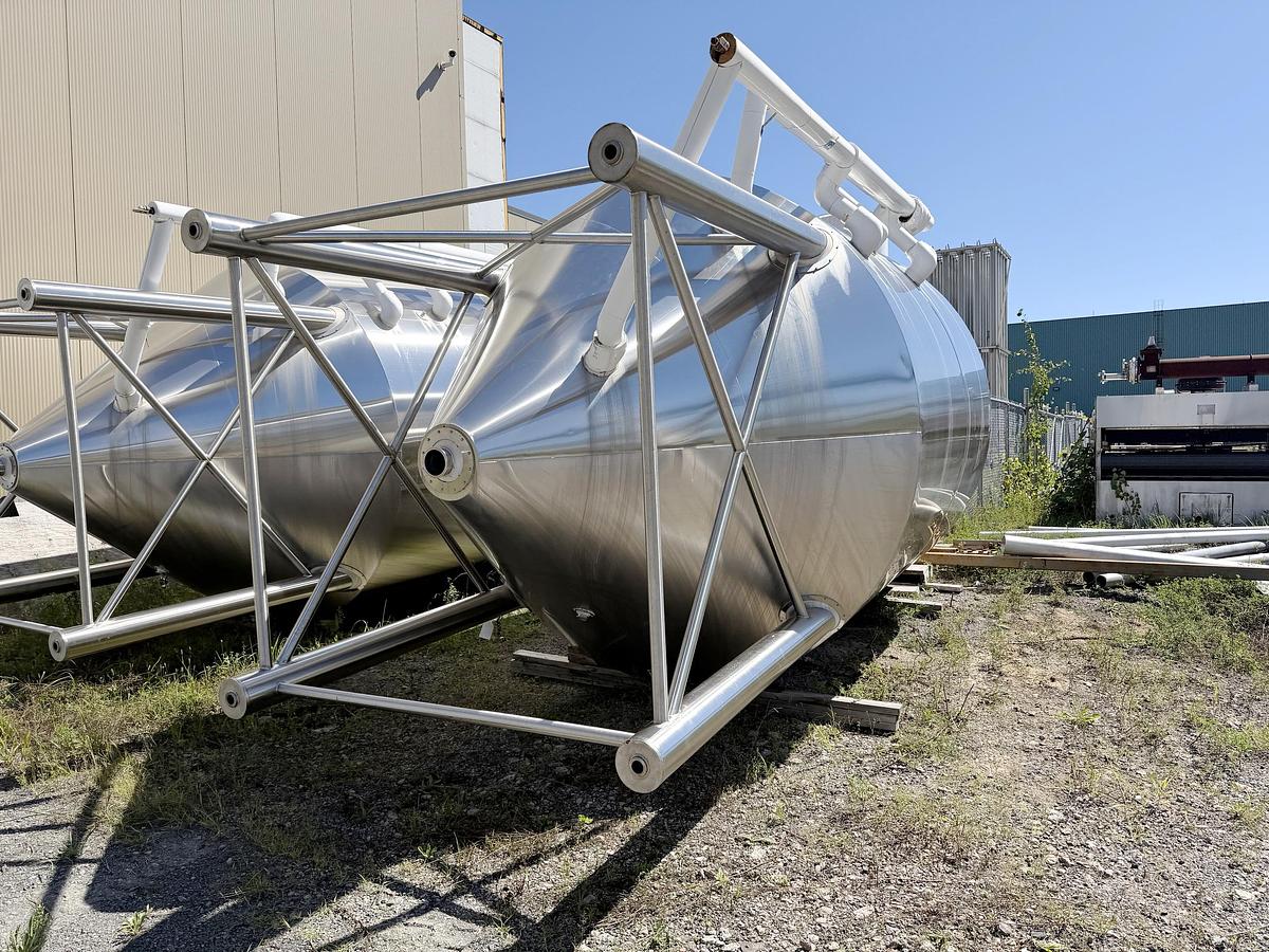 Used Used 4966 Gallon Jacketed Tank, 304L Stainless Steel