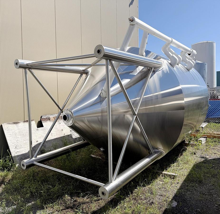 Used Used 4966 Gallon Jacketed Tank, 304L Stainless Steel