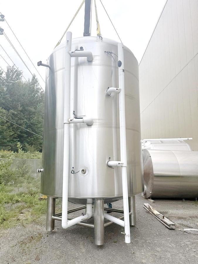 Used Used 5800 Gallon Jacketed Tank, 304 Stainless Steel