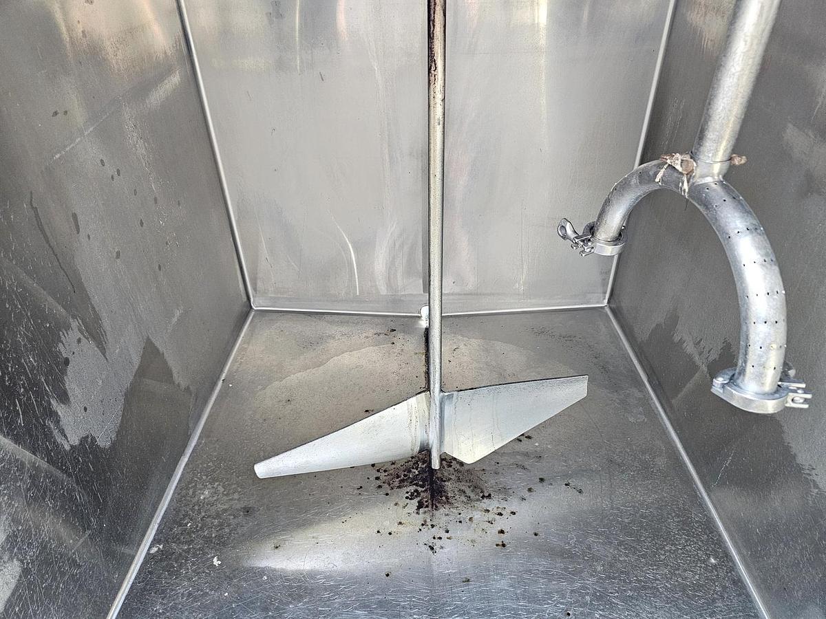 Used Used 2000 Gallon Jacketed Tank, 3 Compartments With Mixers, Flavor Tank