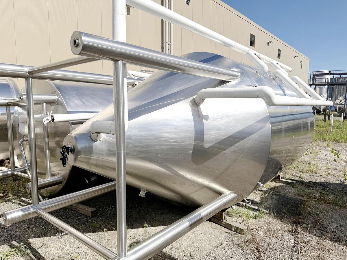 Used Used 2480 Gallon Jacketed Tank, 304 Stainless Steel