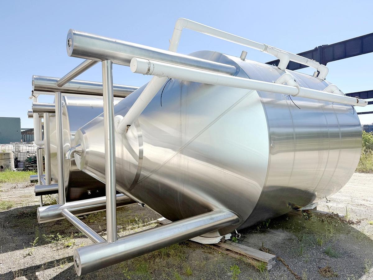 Used Used 5580 Gallon Jacketed Tank, 304 Stainless Steel