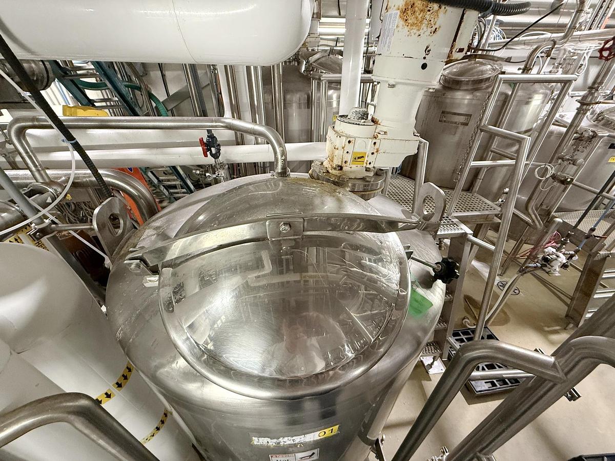 Used Used 300 Gallon Tank, 316L Stainless Steel, With Mixer