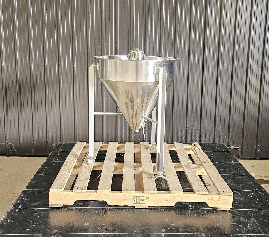 Used TCL Auction - Maple Leaf Foods - Ontario - Lot 15 - Hopper