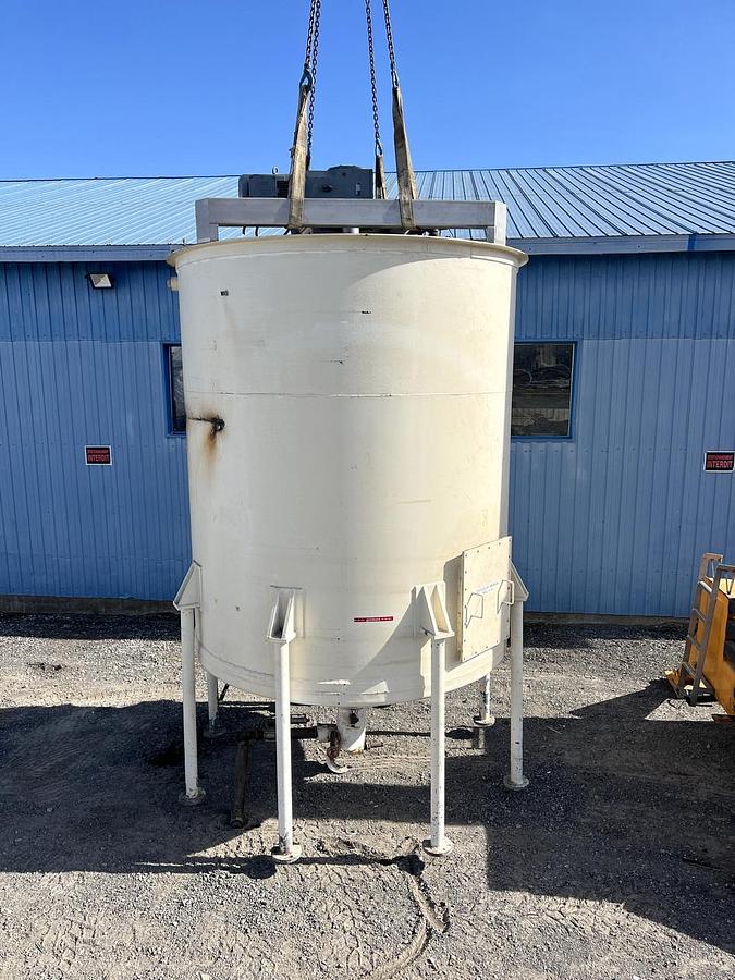 Used Used 4000 Gallon Tank, Carbon Steel, With Sweeper Mixer