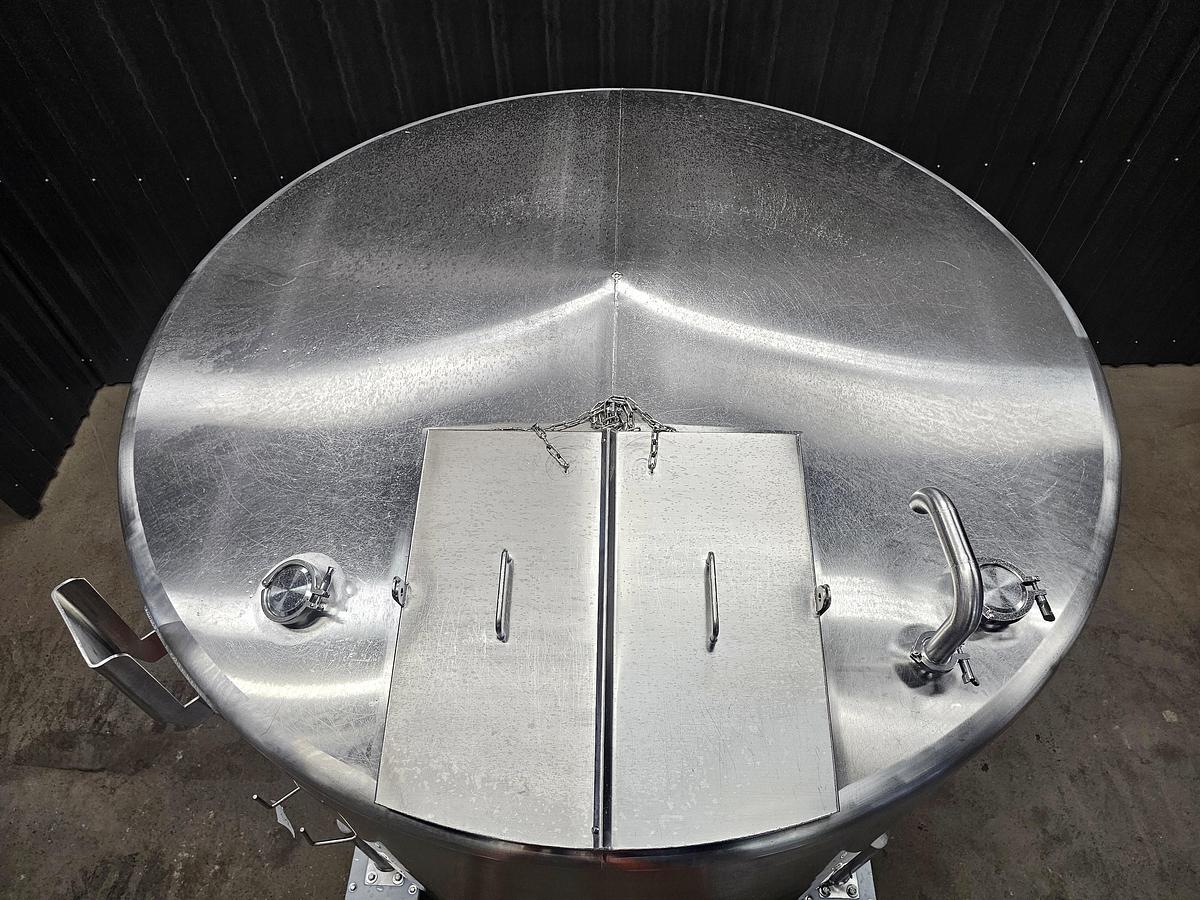 Used Used 1100 Gallon, Stainless Steel Tank