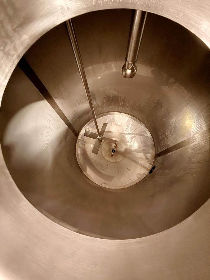 Used Used 600 Gallon Tank, 316L Stainless Steel, With Mixer