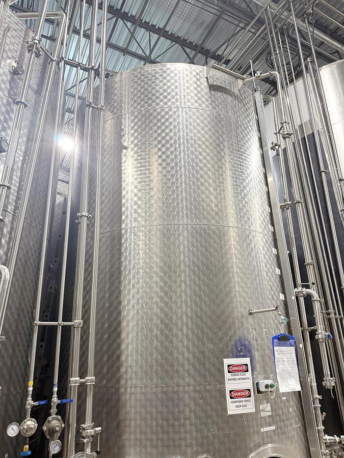Used Used 5000 Gallon Tank, 304 Stainless Steel, With Heat Exchanger & Pump