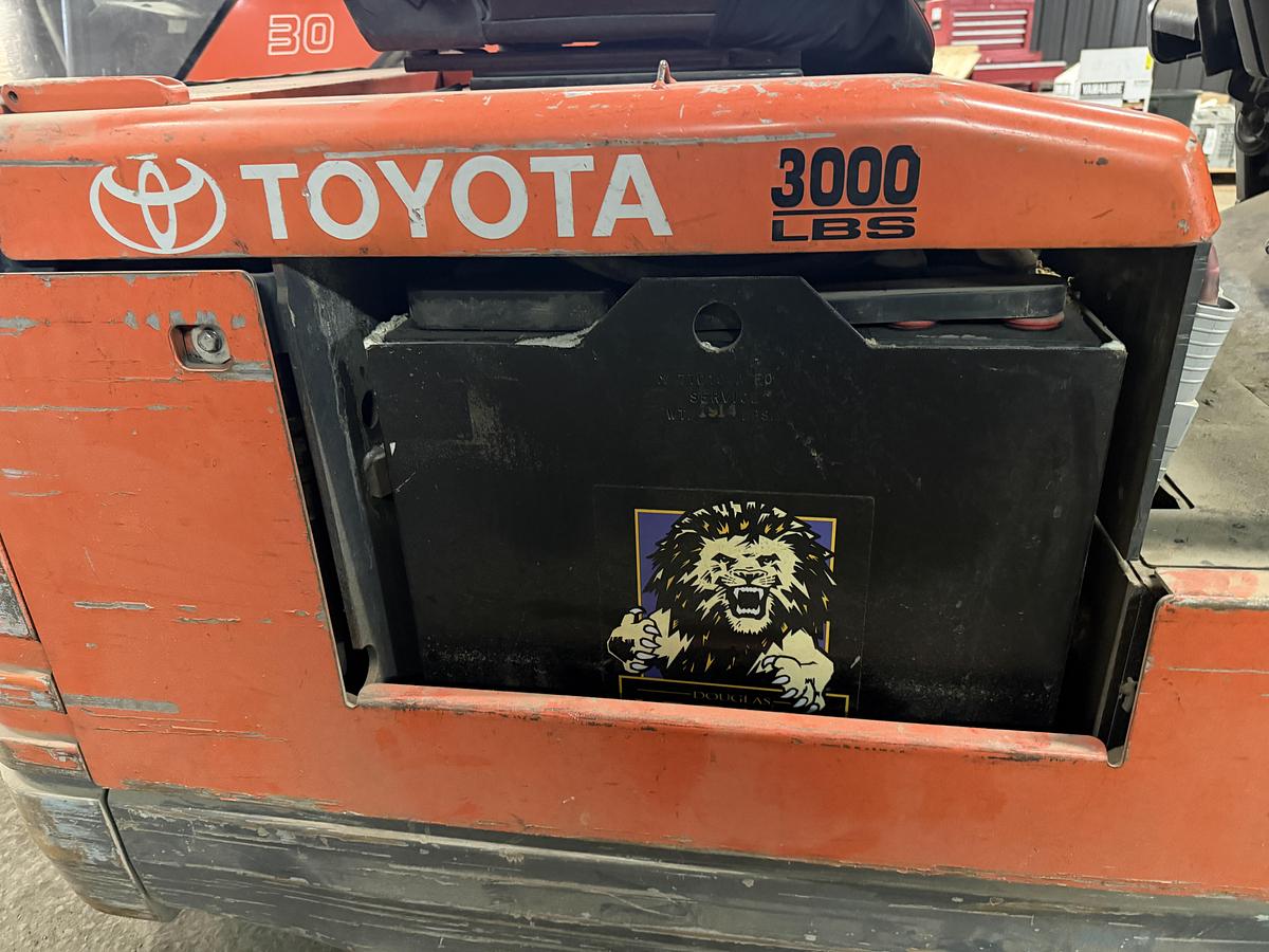 Used Used Toyota 3,000 LB Electric Forklift – Battery & Charger Included – Warehouse Relocation Sale