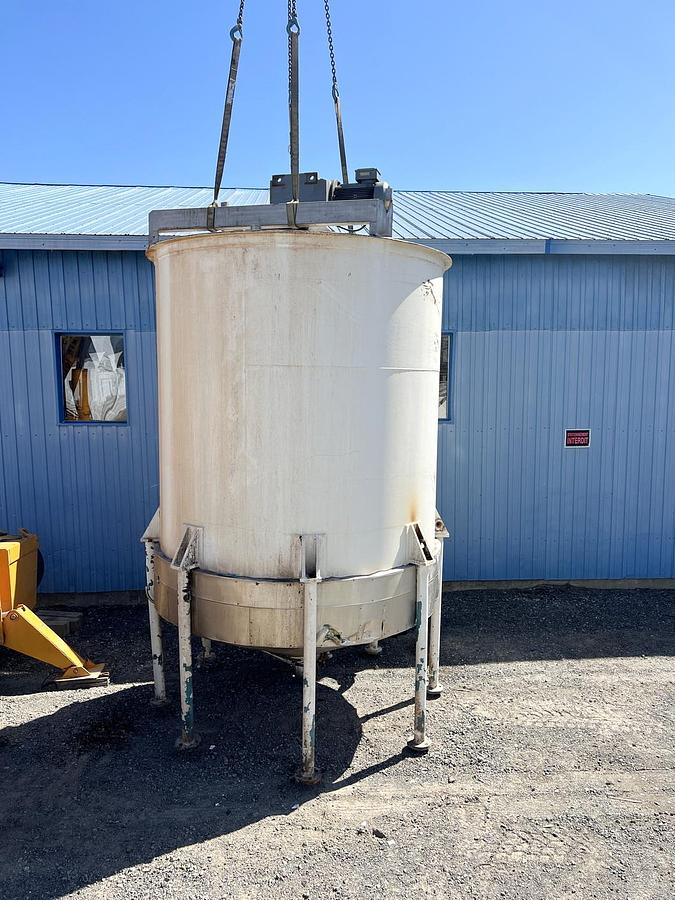 Used Used 3500 Gallon Tank, Carbon Steel, With Sweeper Mixer