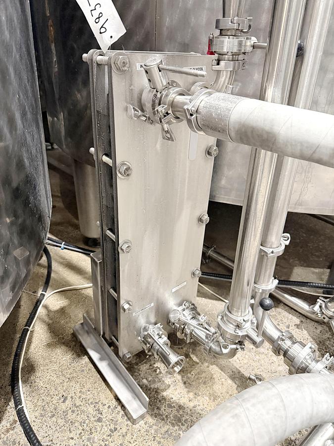 Used Used 5000 Gallon Tank, 304 Stainless Steel, With Heat Exchanger & Pump