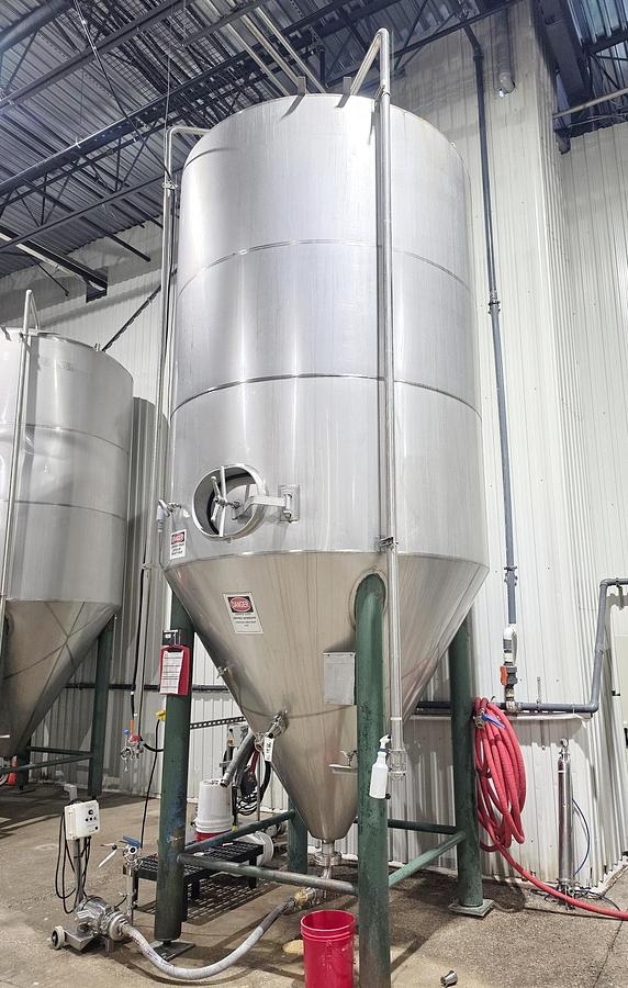 Used Used 4500 Gallon Jacketed Tank, 304 Stainless Steel